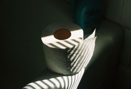 Harde ontlasting: wat als je moeilijk naar de wc kan?