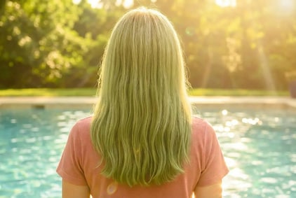 Groene gloed in je haar? Zo kom je ervan af!