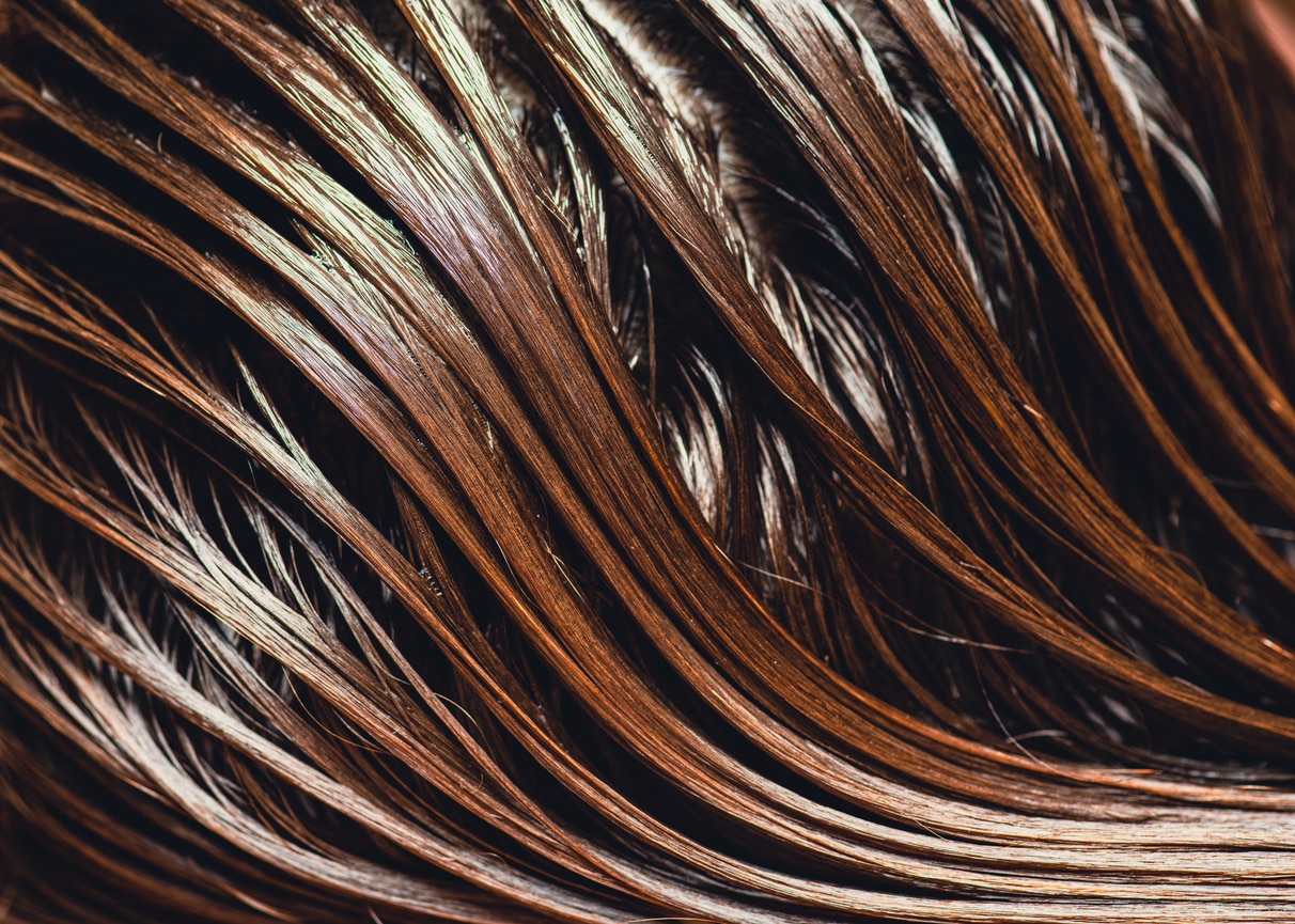 closeup foto van nat haar met conditioner